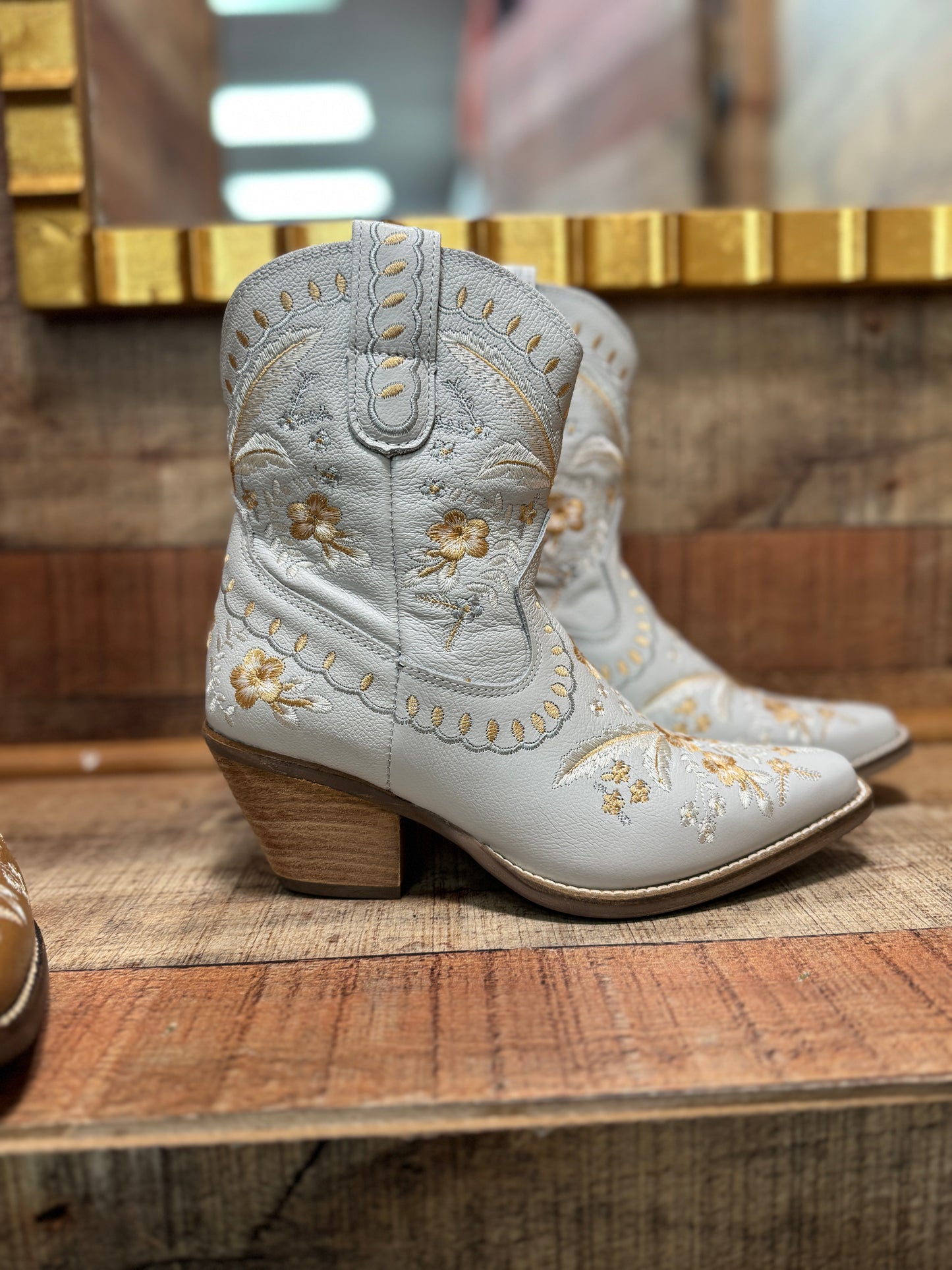 DINGO WOMEN'S PRIMROSE EMBROIDERED FLORAL WESTERN BOOTIES
