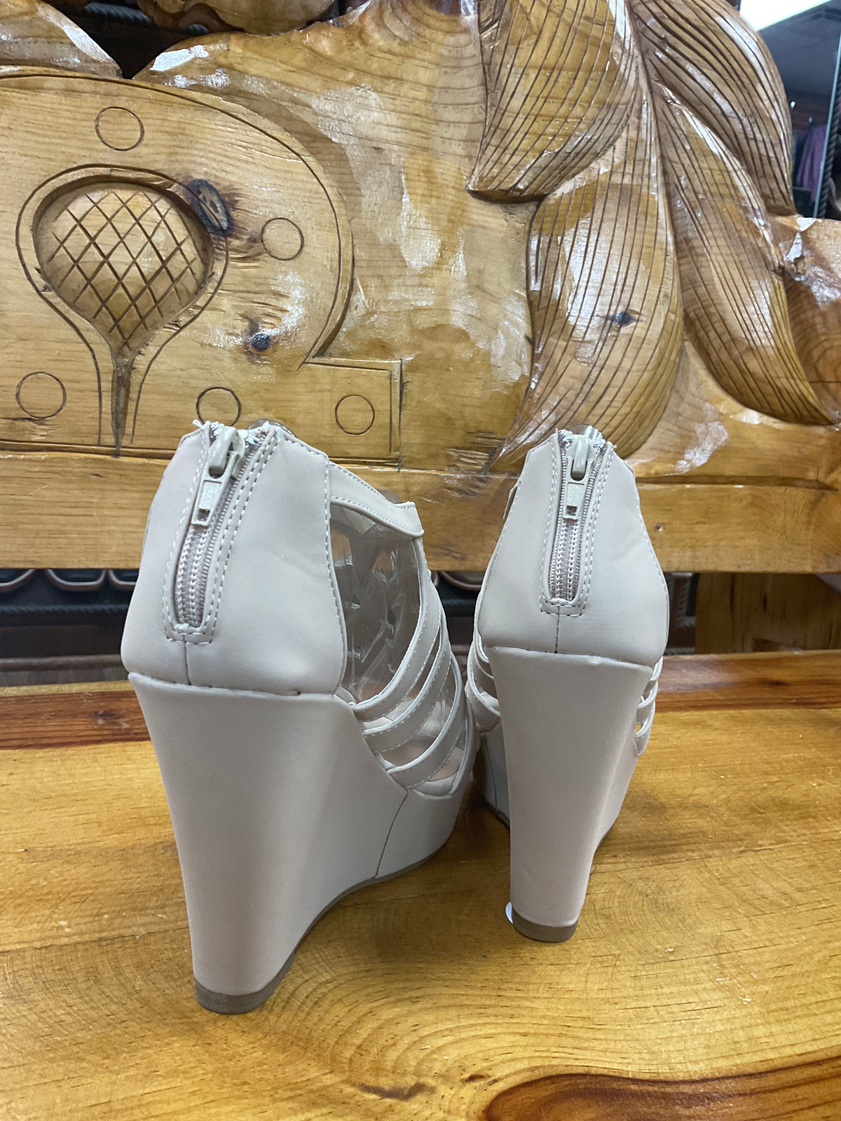 Flat cream high heel