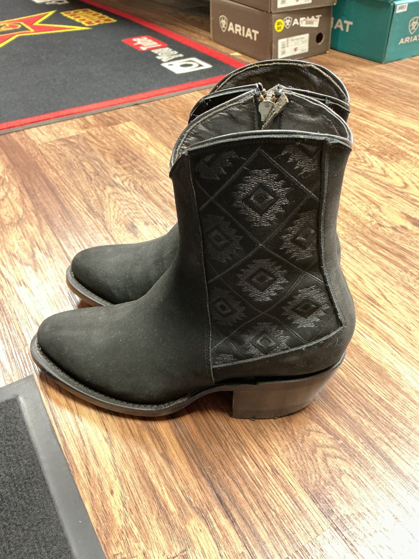 Lady Canelo Womens short boots