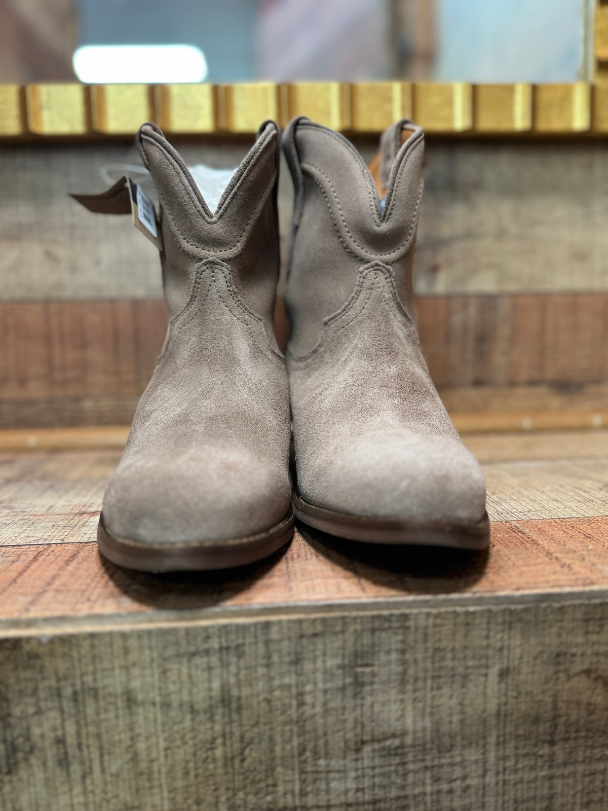 Dingo: Tumbleweed Sand Soft Suede Leather Booties
Cushioned Insole
Rubber TPR Outsole